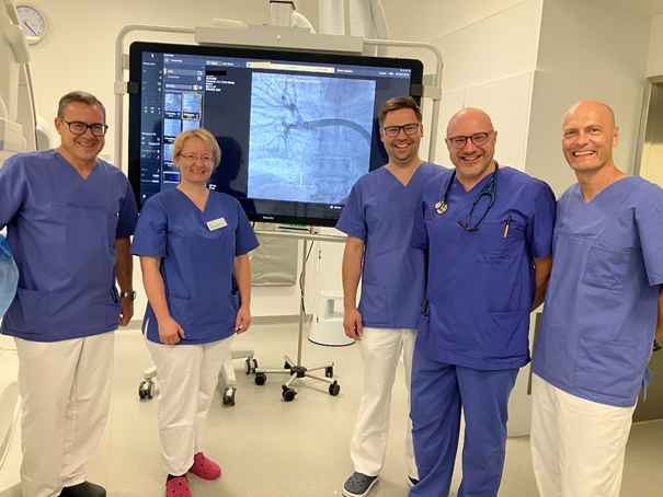 Kardiologie-Chefarzt Professor Dr. Alexander Bauer und sein Team Dr. Barbara Pfeiffer, Dr. Peter Bruvers, Dr. Daniel Wollmann und Dr. Philipp Oursin (von links).  